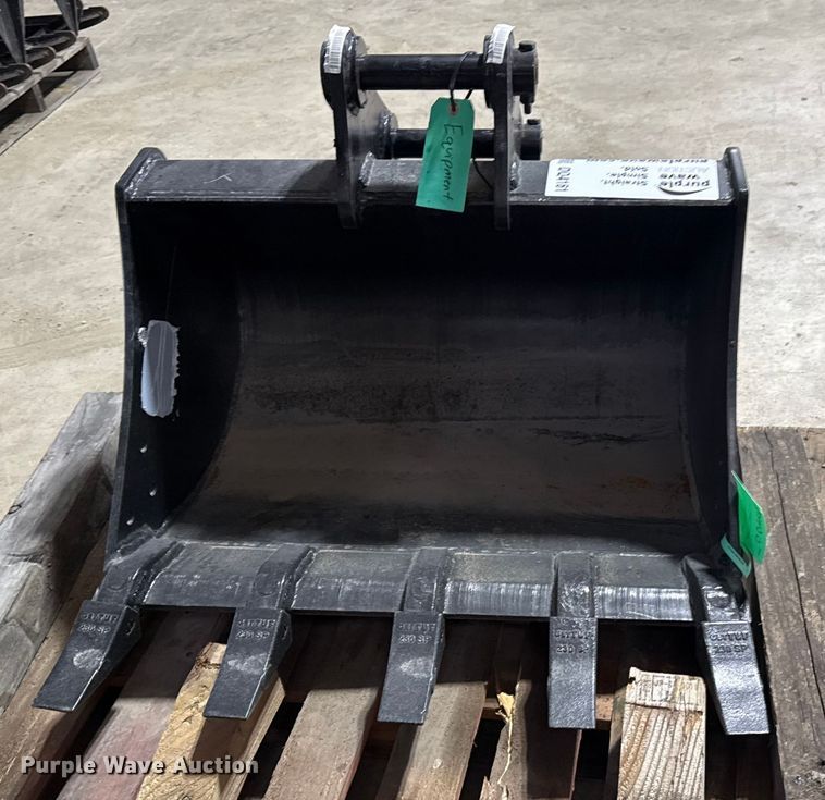 image for item DQ4161 TAG 30YANVIO27/35-3 compact utility loader bucket