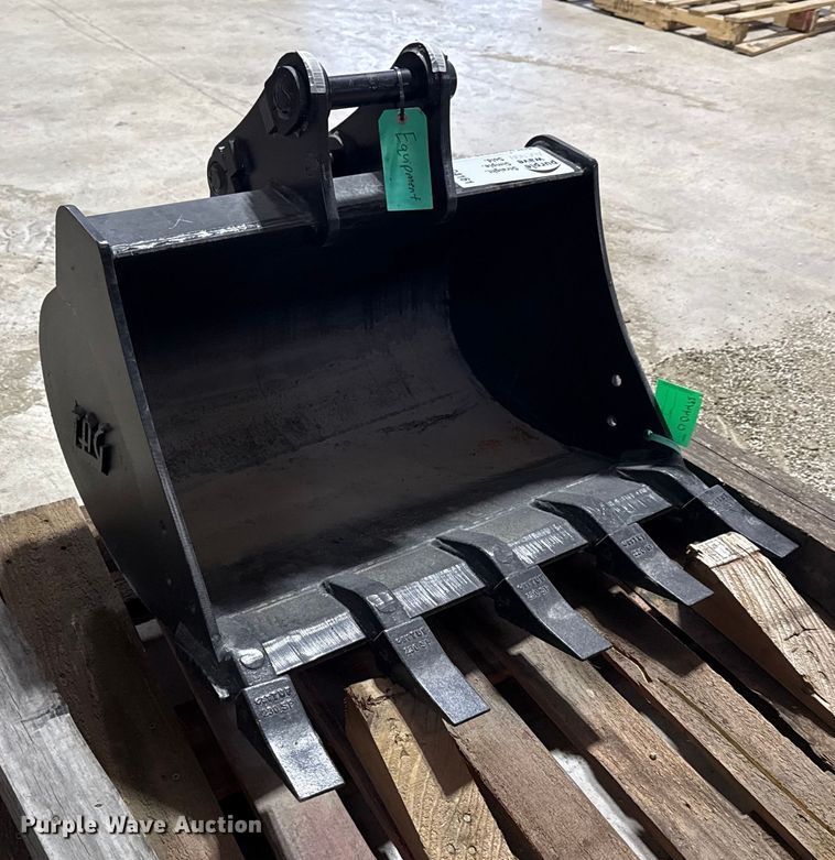 image for item DQ4161 TAG 30YANVIO27/35-3 compact utility loader bucket