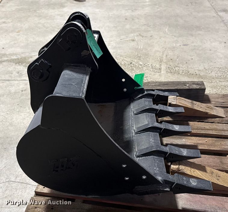 image for item DQ4161 TAG 30YANVIO27/35-3 compact utility loader bucket