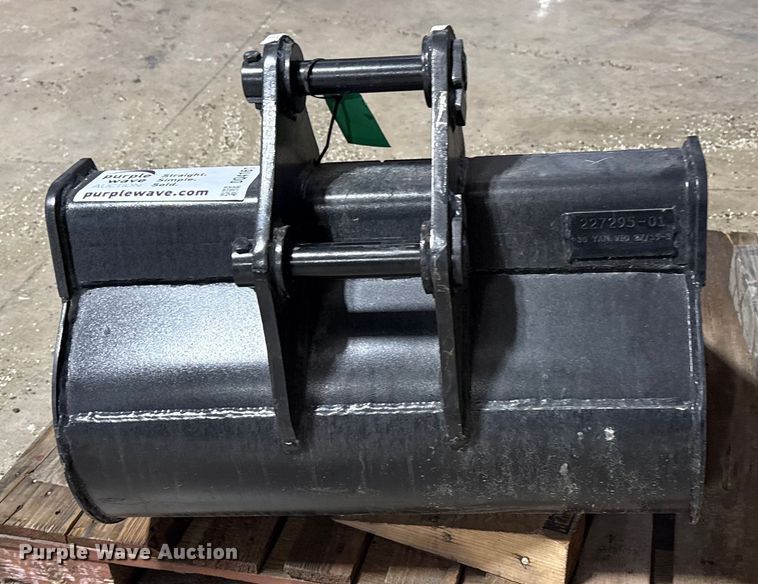 image for item DQ4161 TAG 30YANVIO27/35-3 compact utility loader bucket