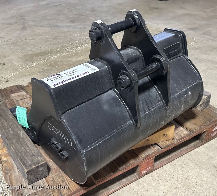 image for item DQ4161 TAG 30YANVIO27/35-3 compact utility loader bucket