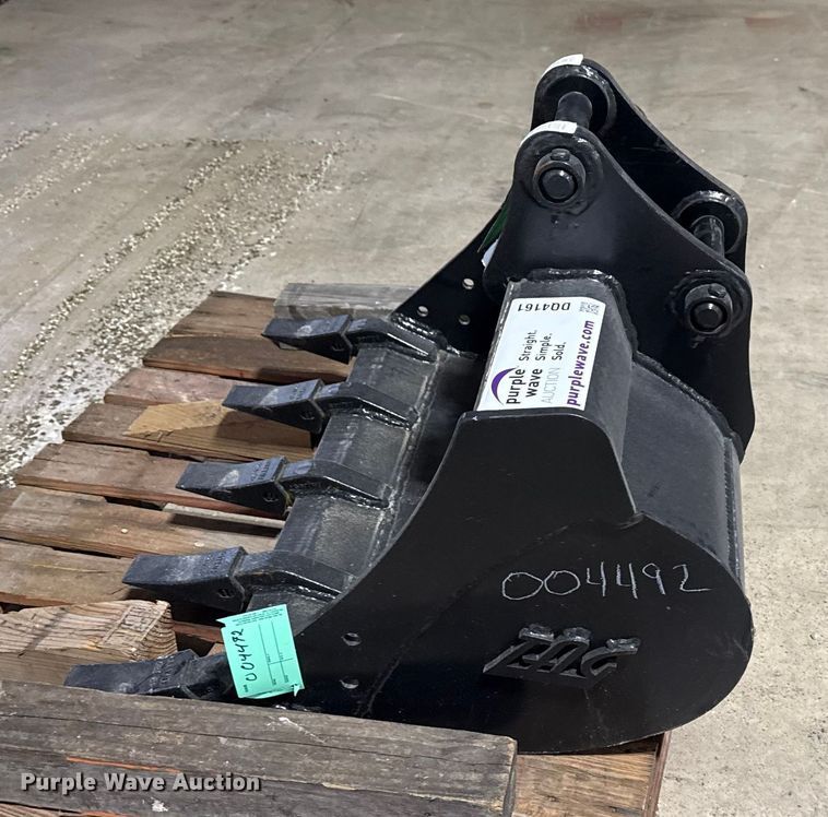 image for item DQ4161 TAG 30YANVIO27/35-3 compact utility loader bucket