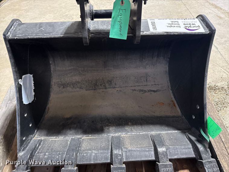 image for item DQ4161 TAG 30YANVIO27/35-3 compact utility loader bucket