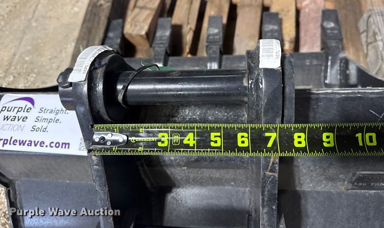 image for item DQ4161 TAG 30YANVIO27/35-3 compact utility loader bucket