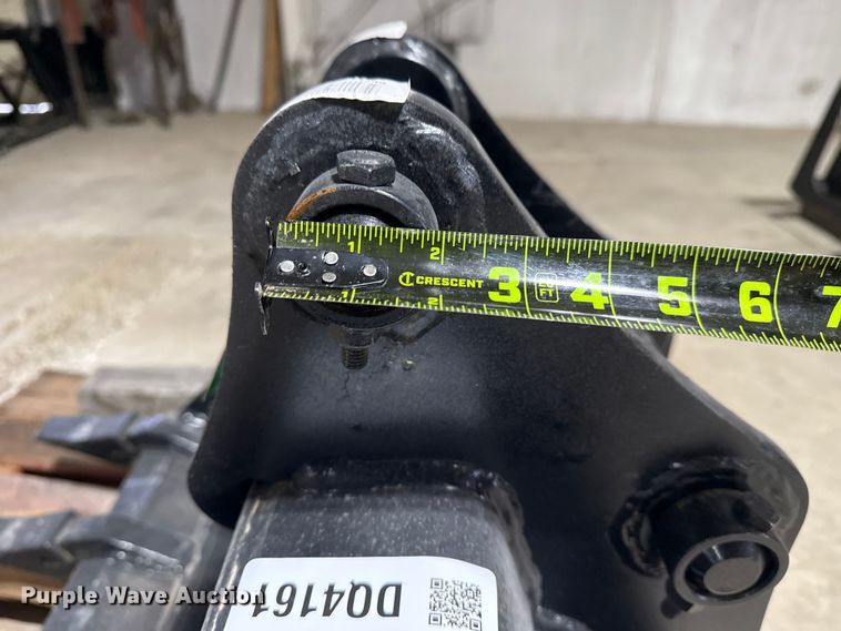 image for item DQ4161 TAG 30YANVIO27/35-3 compact utility loader bucket