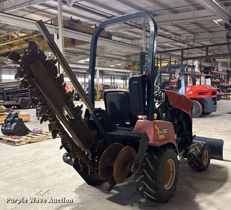 image for item DQ4162 2013 Ditch Witch RT30 trencher