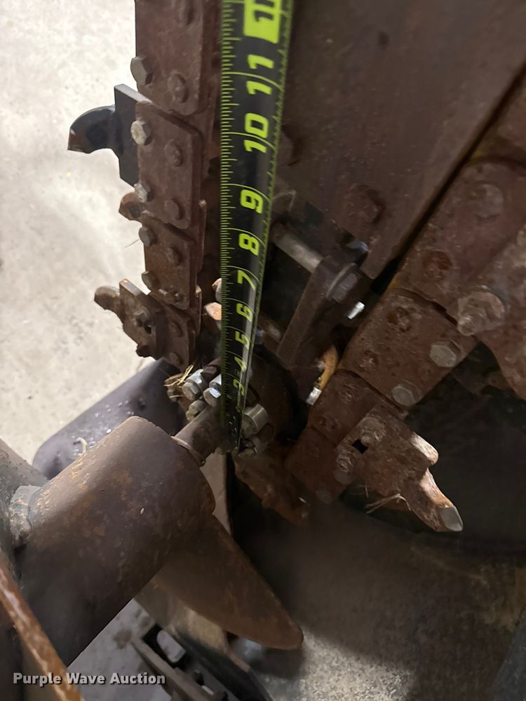 image for item DQ4162 2013 Ditch Witch RT30 trencher