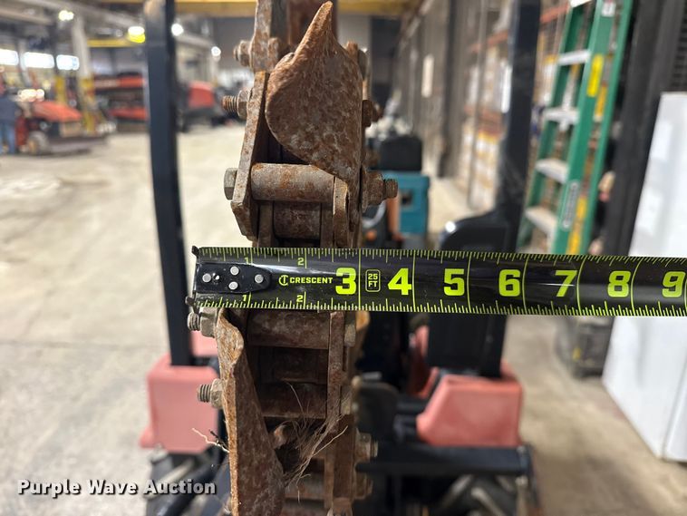 image for item DQ4162 2013 Ditch Witch RT30 trencher