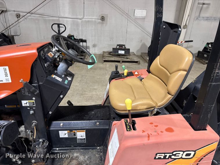 image for item DQ4162 2013 Ditch Witch RT30 trencher