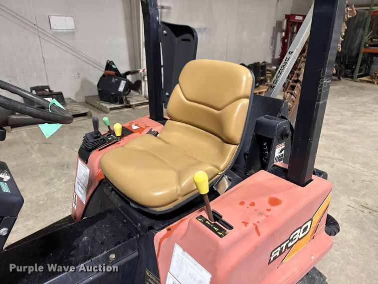 image for item DQ4162 2013 Ditch Witch RT30 trencher