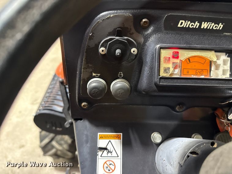 image for item DQ4162 2013 Ditch Witch RT30 trencher