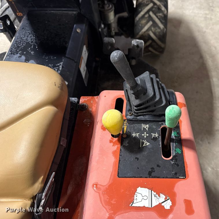 image for item DQ4162 2013 Ditch Witch RT30 trencher