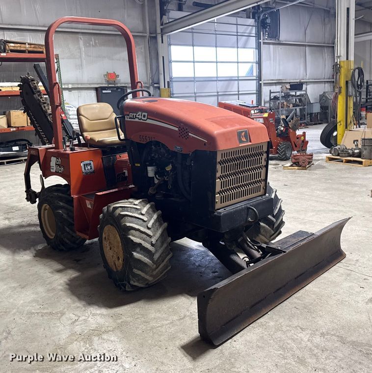 image for item DQ4164 2004 Ditch Witch RT40 trencher