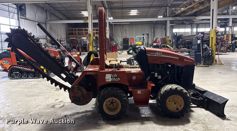 image for item DQ4164 2004 Ditch Witch RT40 trencher