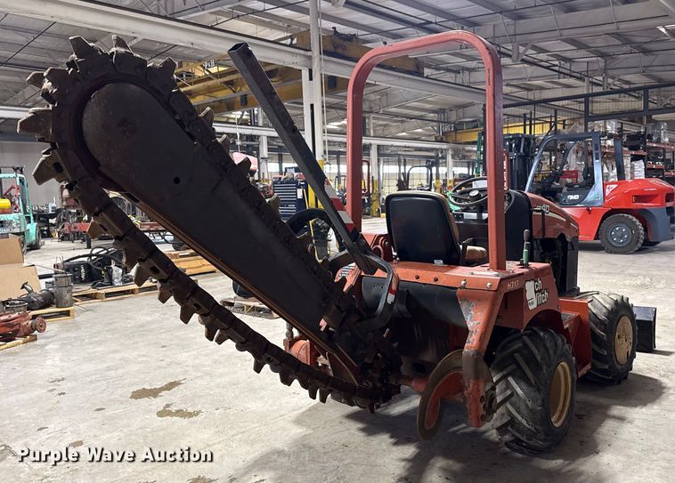 image for item DQ4164 2004 Ditch Witch RT40 trencher