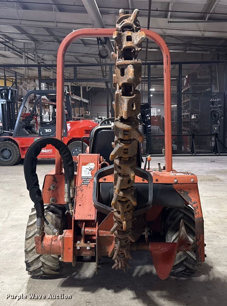 image for item DQ4164 2004 Ditch Witch RT40 trencher