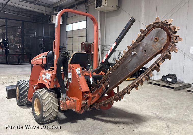 image for item DQ4164 2004 Ditch Witch RT40 trencher
