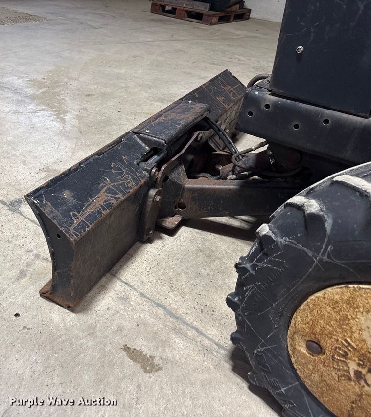 image for item DQ4164 2004 Ditch Witch RT40 trencher