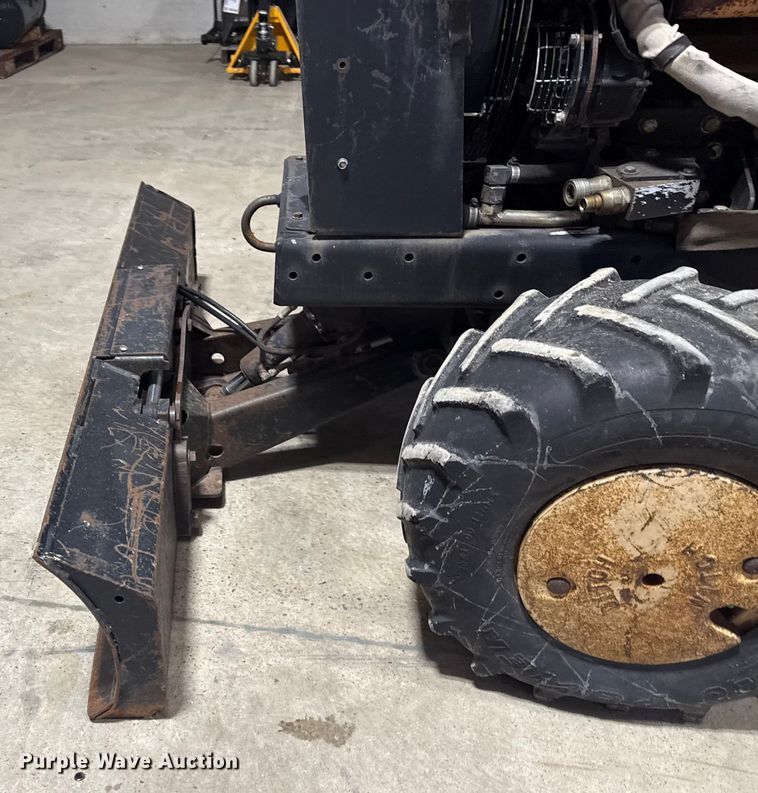 image for item DQ4164 2004 Ditch Witch RT40 trencher