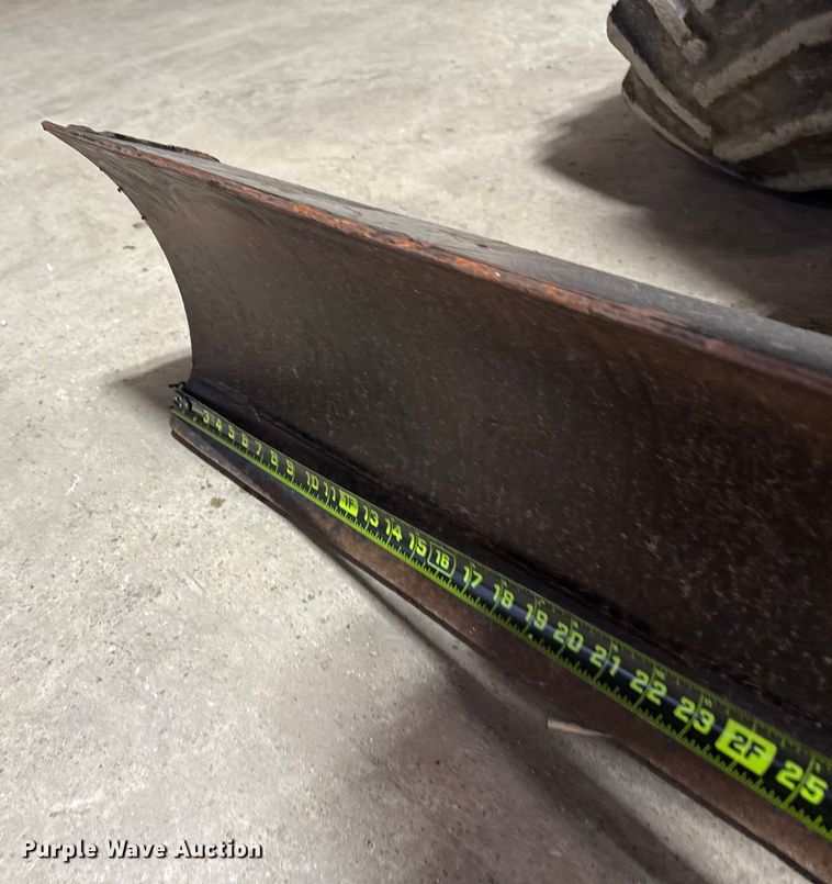 image for item DQ4164 2004 Ditch Witch RT40 trencher