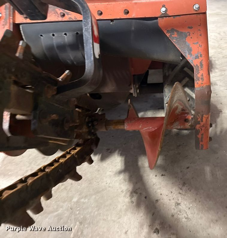 image for item DQ4164 2004 Ditch Witch RT40 trencher