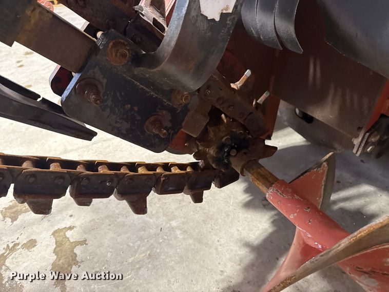 image for item DQ4164 2004 Ditch Witch RT40 trencher