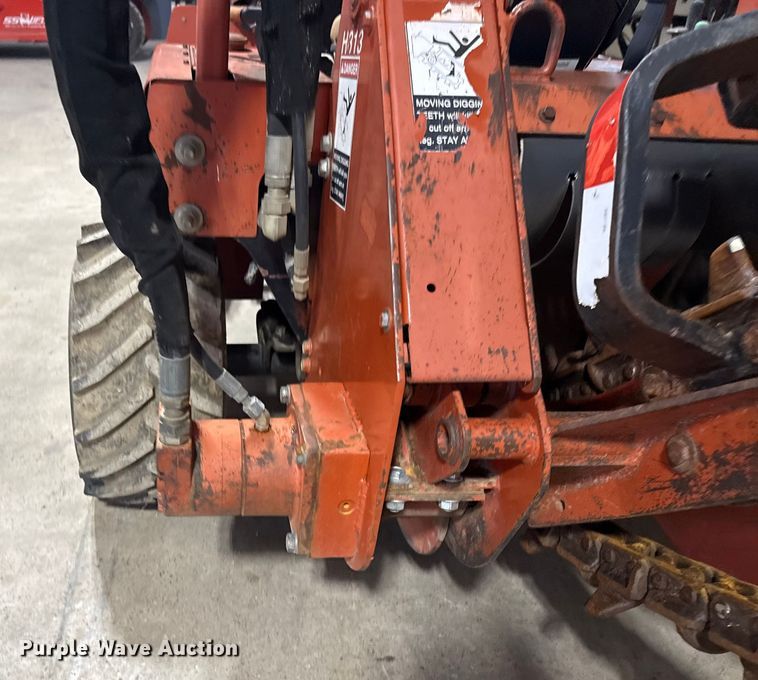 image for item DQ4164 2004 Ditch Witch RT40 trencher