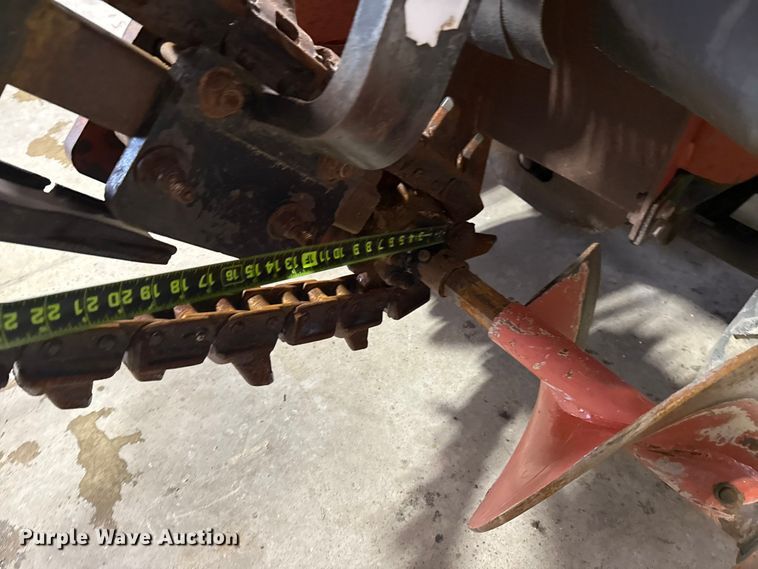 image for item DQ4164 2004 Ditch Witch RT40 trencher