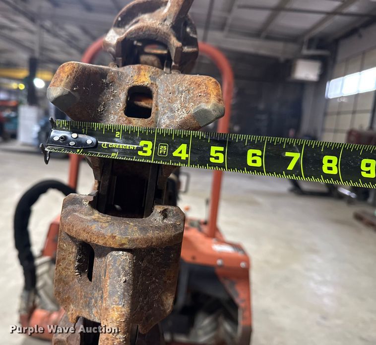 image for item DQ4164 2004 Ditch Witch RT40 trencher