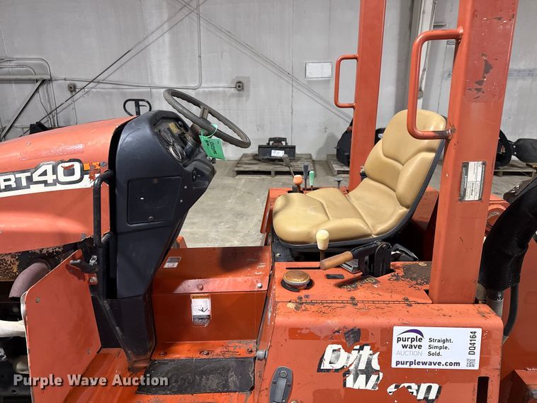 image for item DQ4164 2004 Ditch Witch RT40 trencher