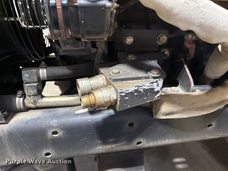 image for item DQ4164 2004 Ditch Witch RT40 trencher