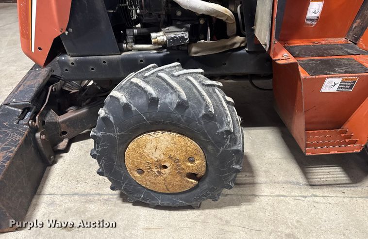 image for item DQ4164 2004 Ditch Witch RT40 trencher