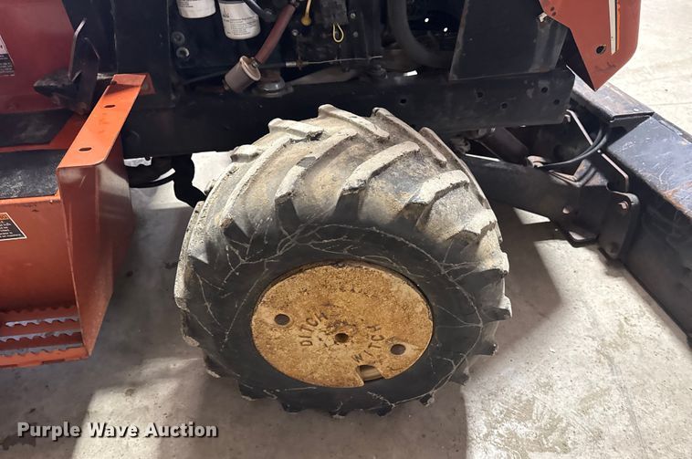image for item DQ4164 2004 Ditch Witch RT40 trencher