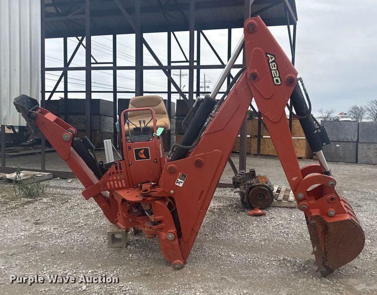 image for item DQ4165 2009 Ditch Witch a920 backhoe attachment