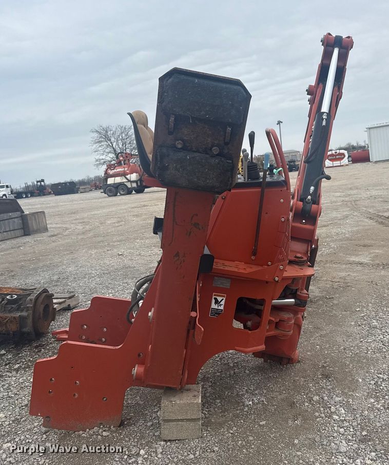 image for item DQ4165 2009 Ditch Witch a920 backhoe attachment