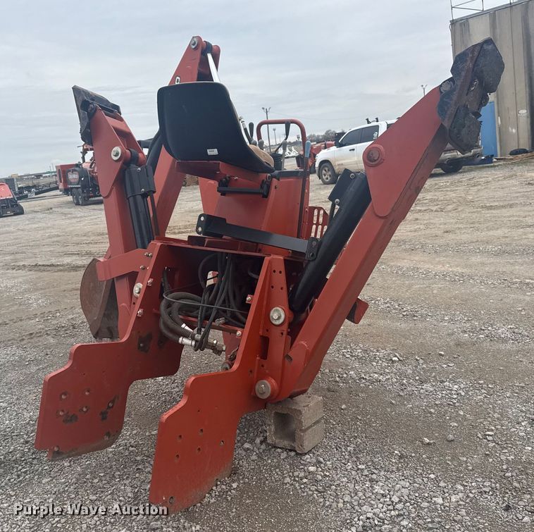 image for item DQ4165 2009 Ditch Witch a920 backhoe attachment