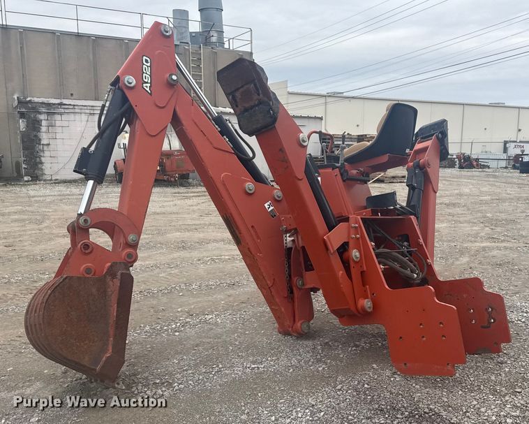 image for item DQ4165 2009 Ditch Witch a920 backhoe attachment