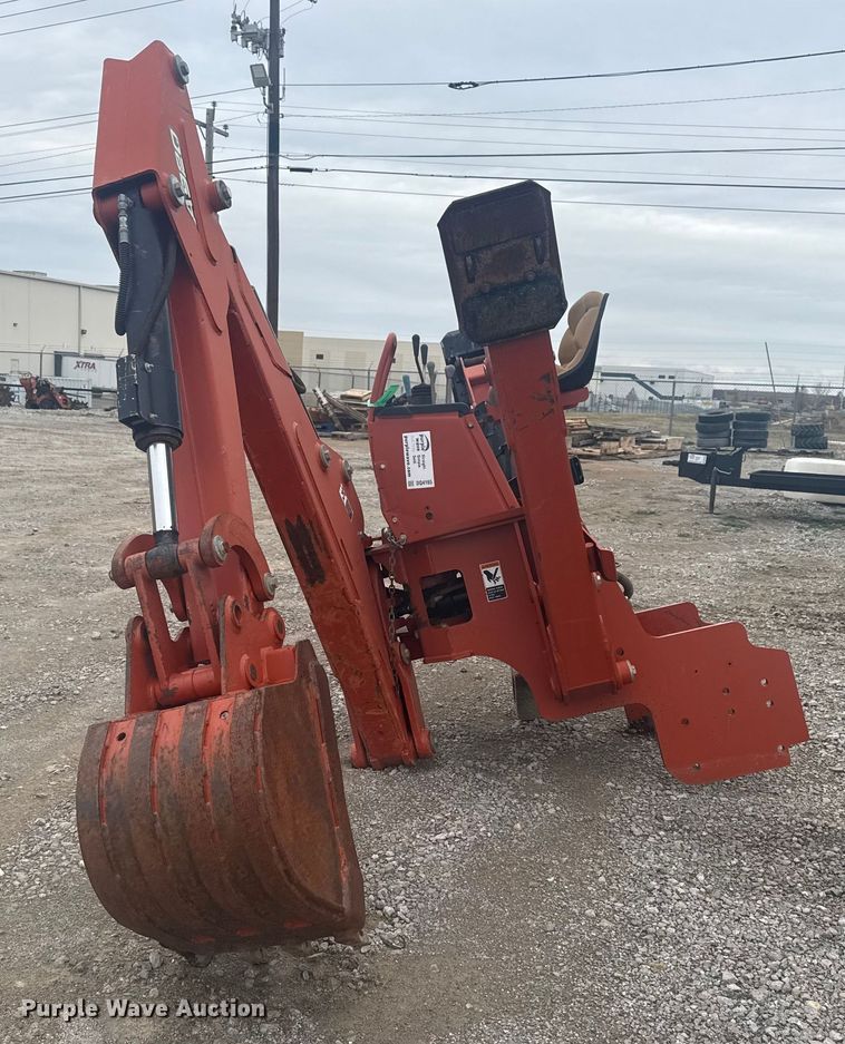 image for item DQ4165 2009 Ditch Witch a920 backhoe attachment