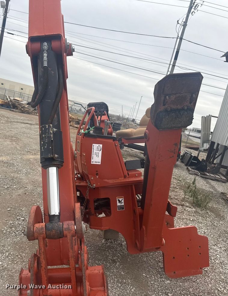 image for item DQ4165 2009 Ditch Witch a920 backhoe attachment