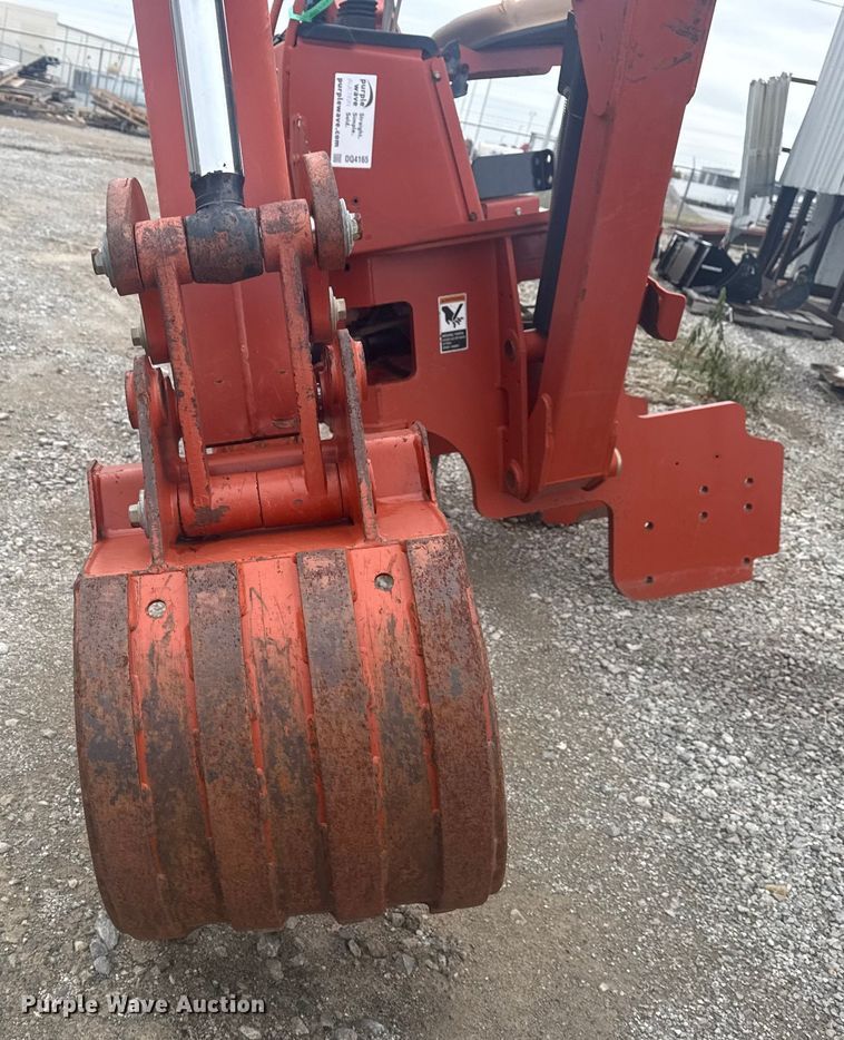 image for item DQ4165 2009 Ditch Witch a920 backhoe attachment