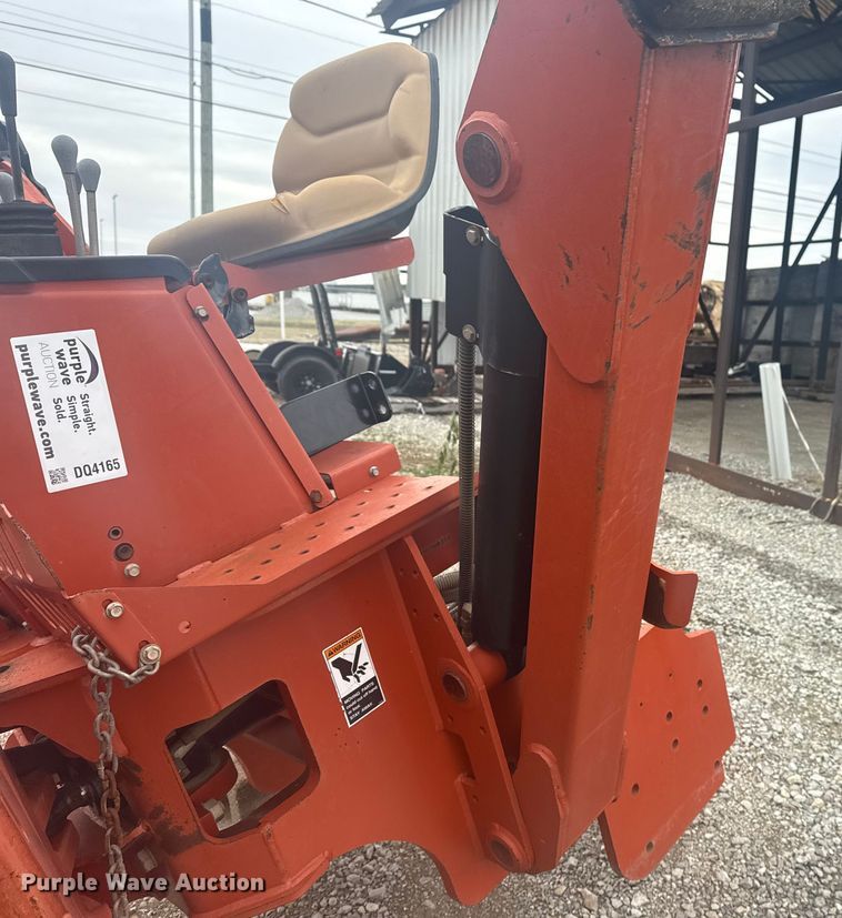 image for item DQ4165 2009 Ditch Witch a920 backhoe attachment