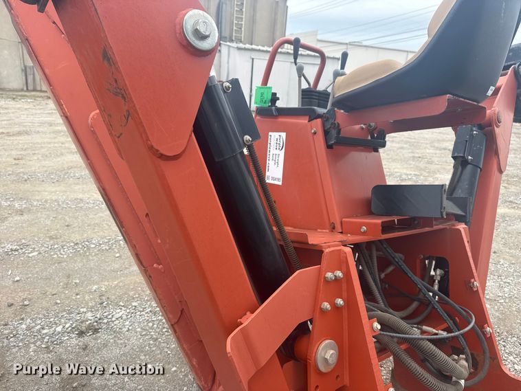 image for item DQ4165 2009 Ditch Witch a920 backhoe attachment