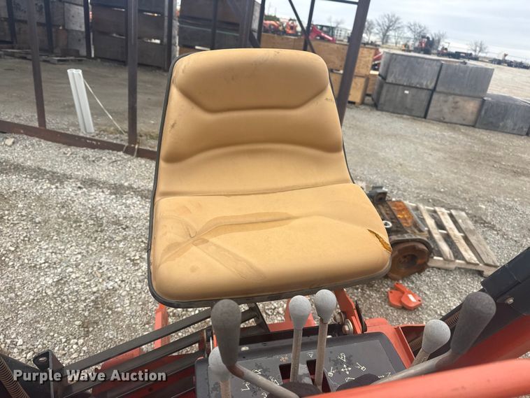 image for item DQ4165 2009 Ditch Witch a920 backhoe attachment