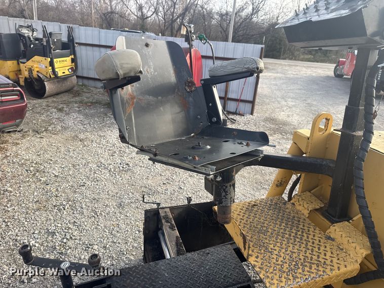 image for item DQ4169 Weiler P385 paver