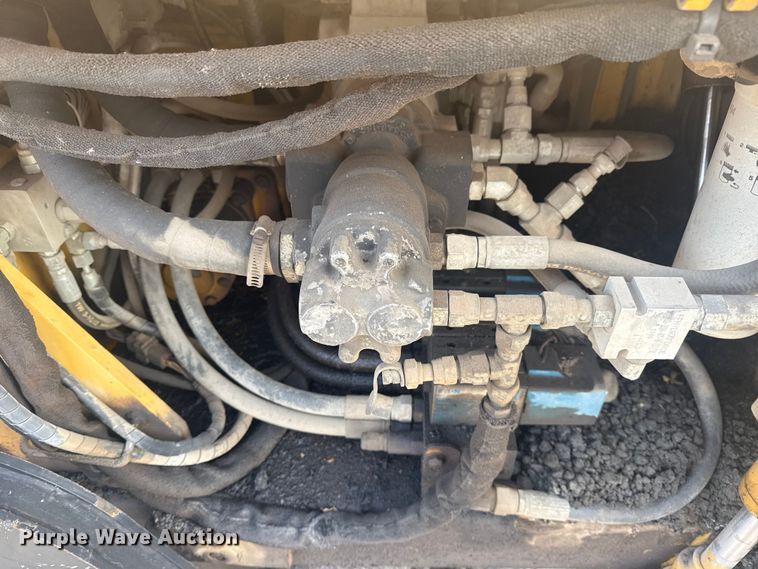 image for item DQ4169 Weiler P385 paver