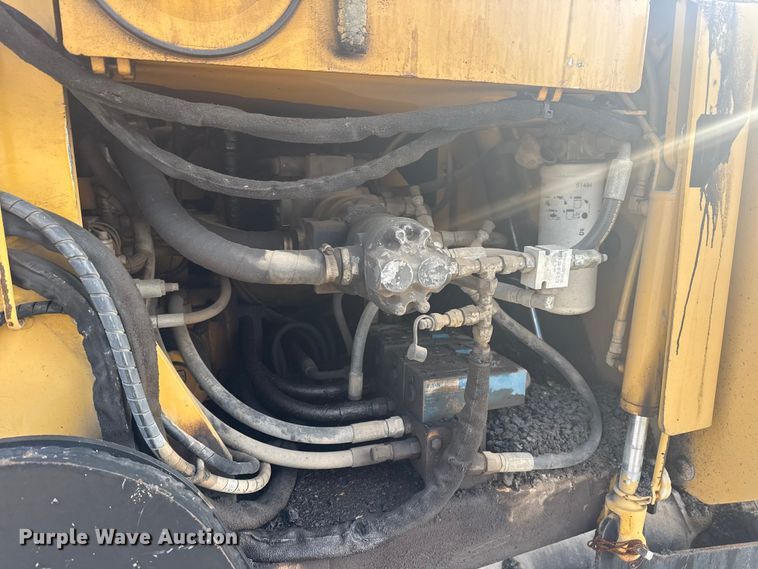 image for item DQ4169 Weiler P385 paver