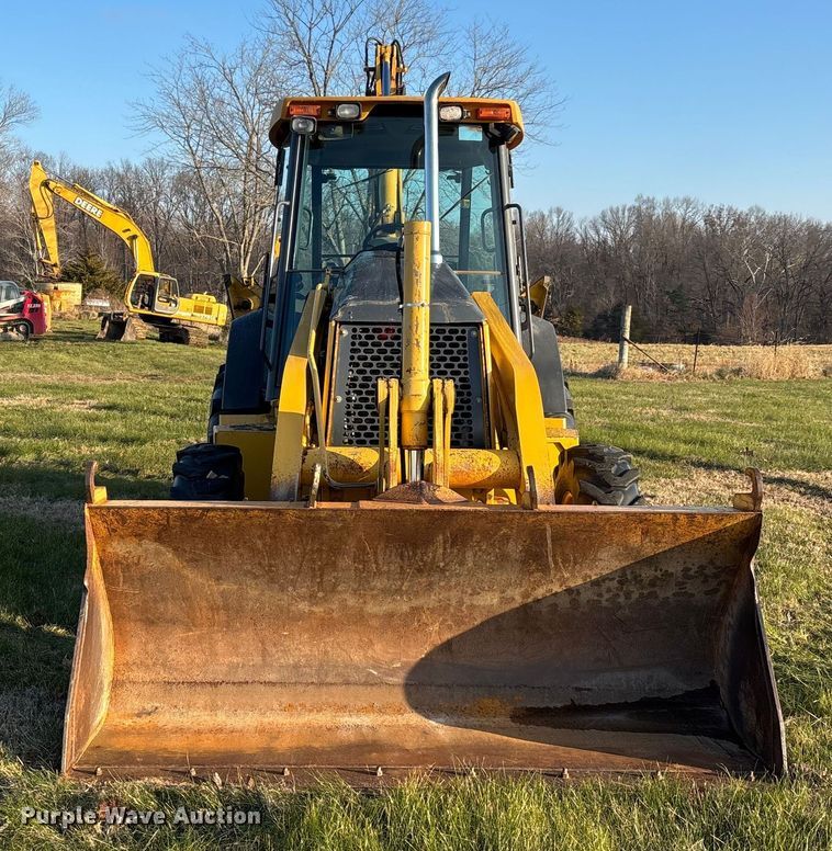 image for item DT0002 2004 John Deere 410G backhoe