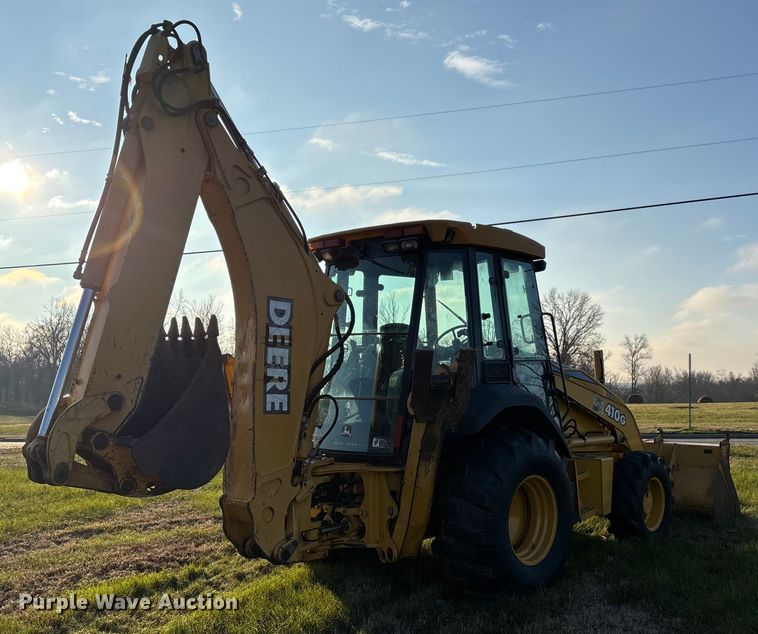 image for item DT0002 2004 John Deere 410G backhoe