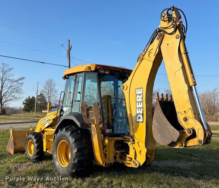 image for item DT0002 2004 John Deere 410G backhoe