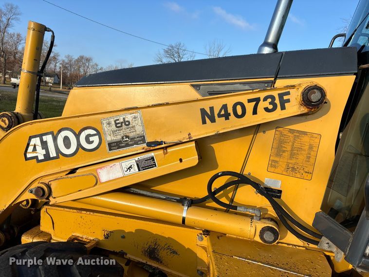 image for item DT0002 2004 John Deere 410G backhoe